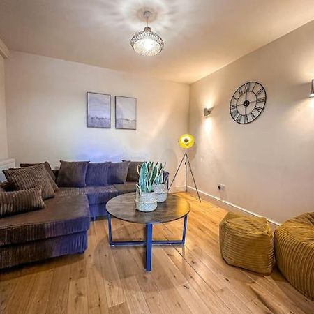 Bright & Spacious Split Level Flat In Kennington Лондон Екстериор снимка