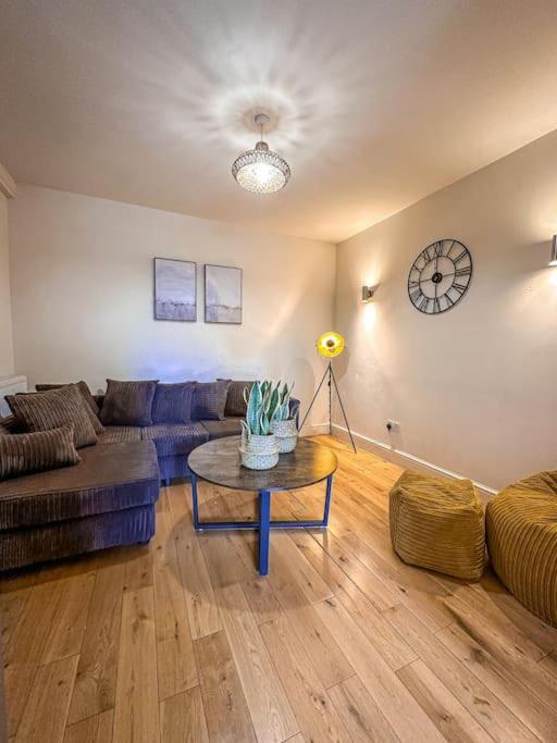 Bright & Spacious Split Level Flat In Kennington Лондон Екстериор снимка