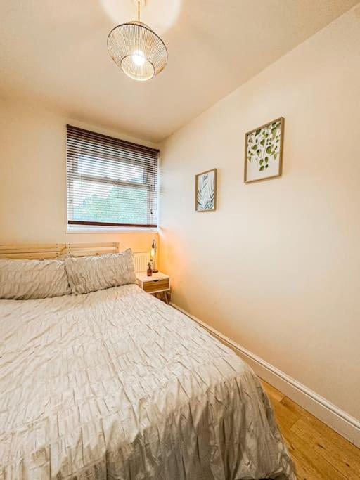 Bright & Spacious Split Level Flat In Kennington Лондон Екстериор снимка
