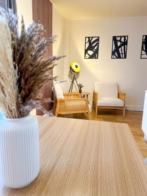 Bright & Spacious Split Level Flat In Kennington Лондон Екстериор снимка